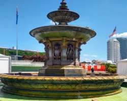 The Cop's Fountain is also an important attraction of the square.